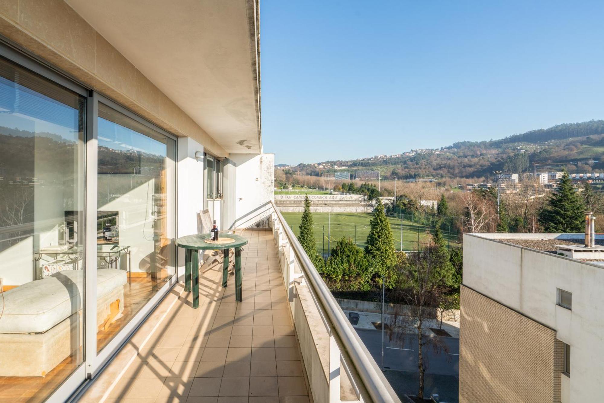 Homely Large Flat - Balcony Guimarães Kültér fotó